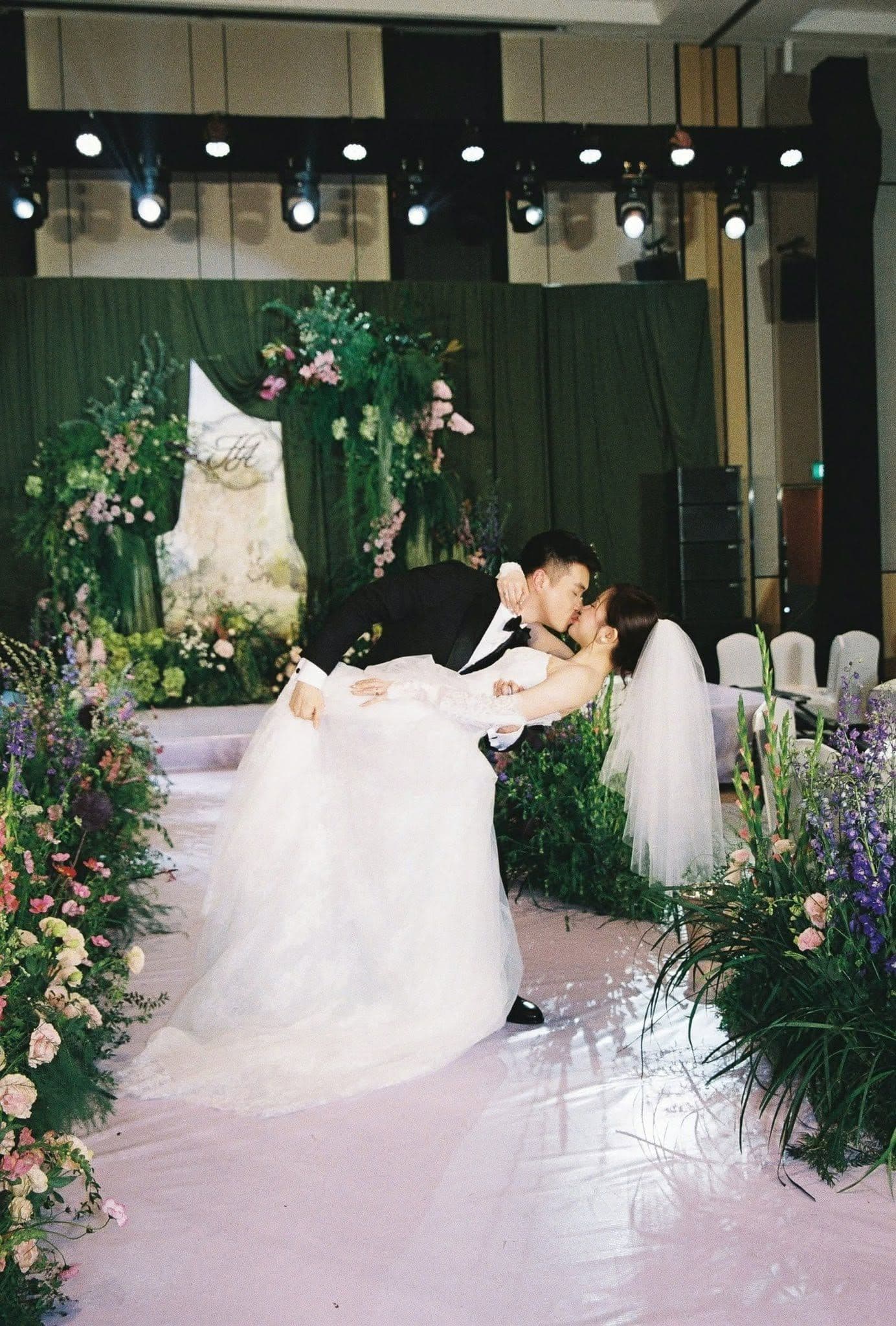 Hung & My Anh — moment 20
